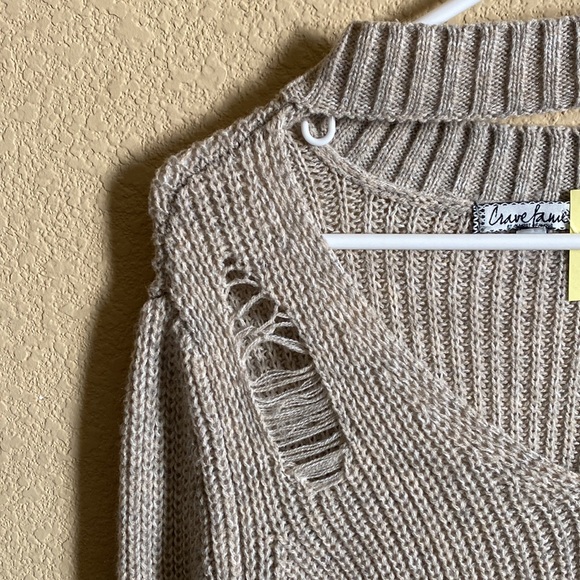 Distressed knit key-hole sweater - Picture 2 of 3